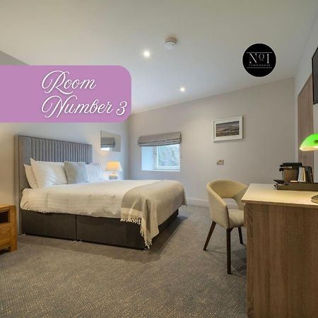 Bed and Breakfast Number One Townhouse Кинсэйл Экстерьер фото