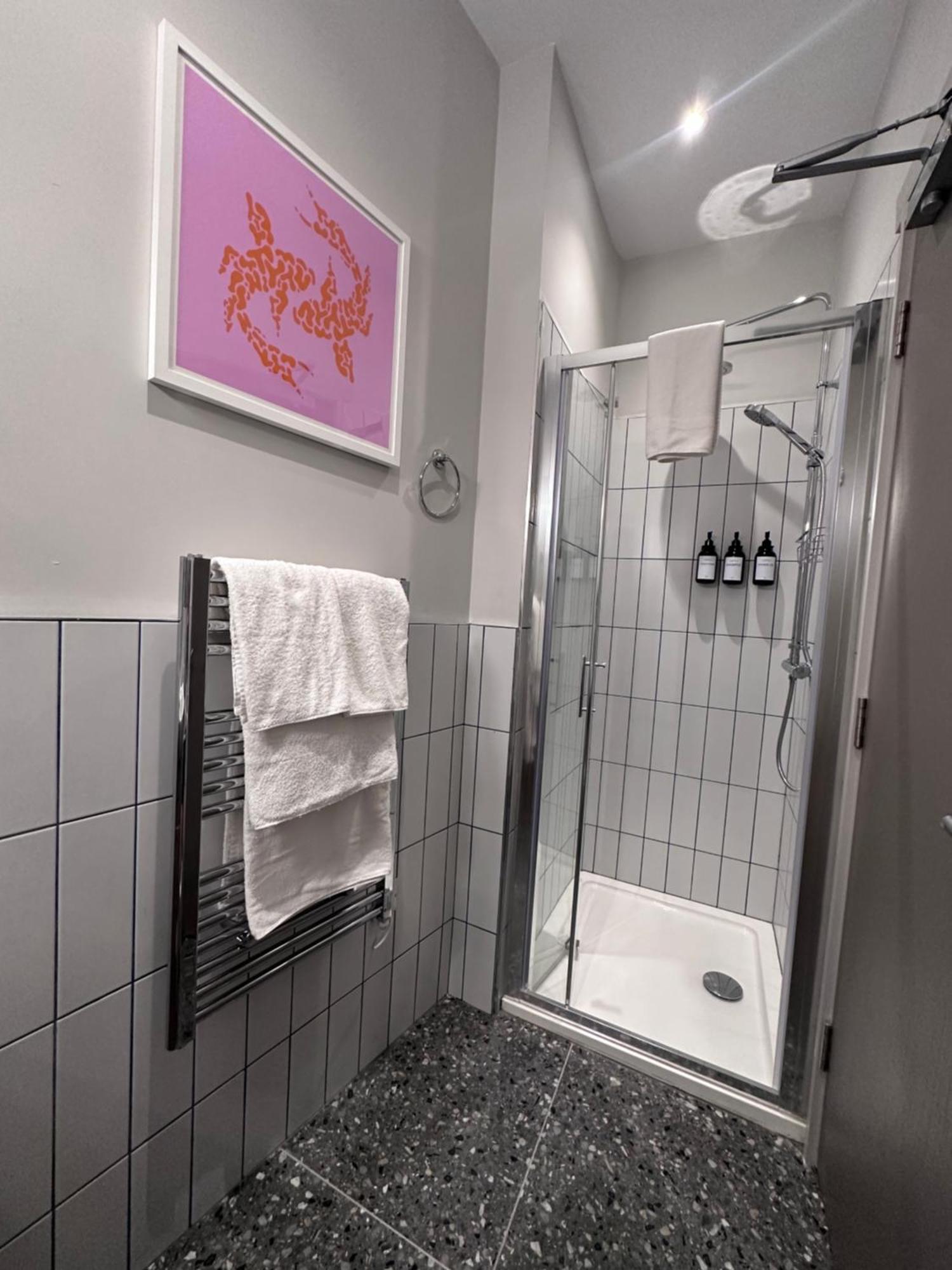 Bed and Breakfast Number One Townhouse Кинсэйл Экстерьер фото