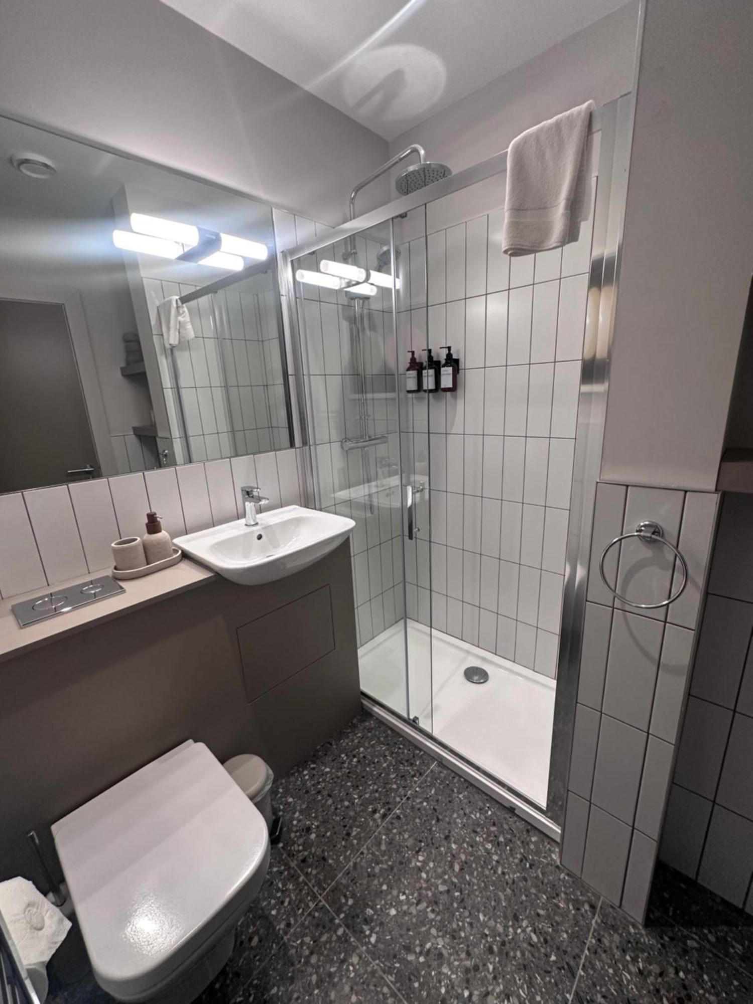 Bed and Breakfast Number One Townhouse Кинсэйл Экстерьер фото
